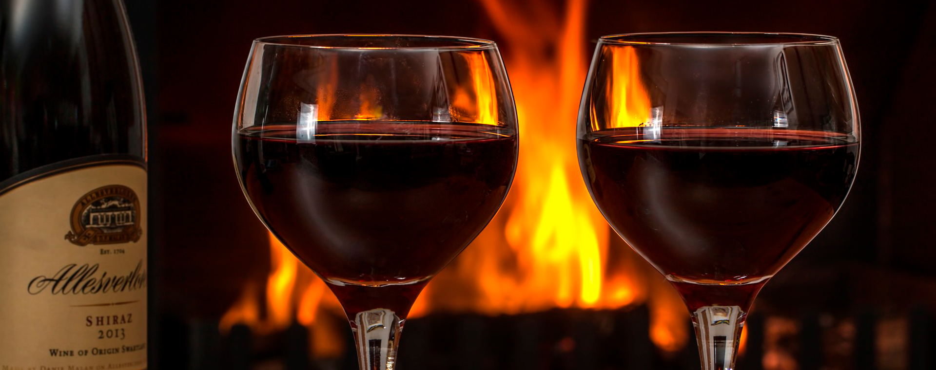 duas taças de  vinho